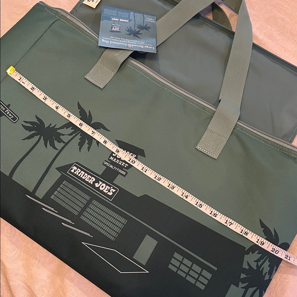 Trader Joe’s Insulated Grocery Bag Limited Edition 8 Gallon Sage Green - Picture 5 of 10